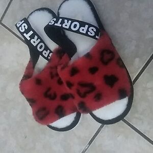 Flat womens slippers